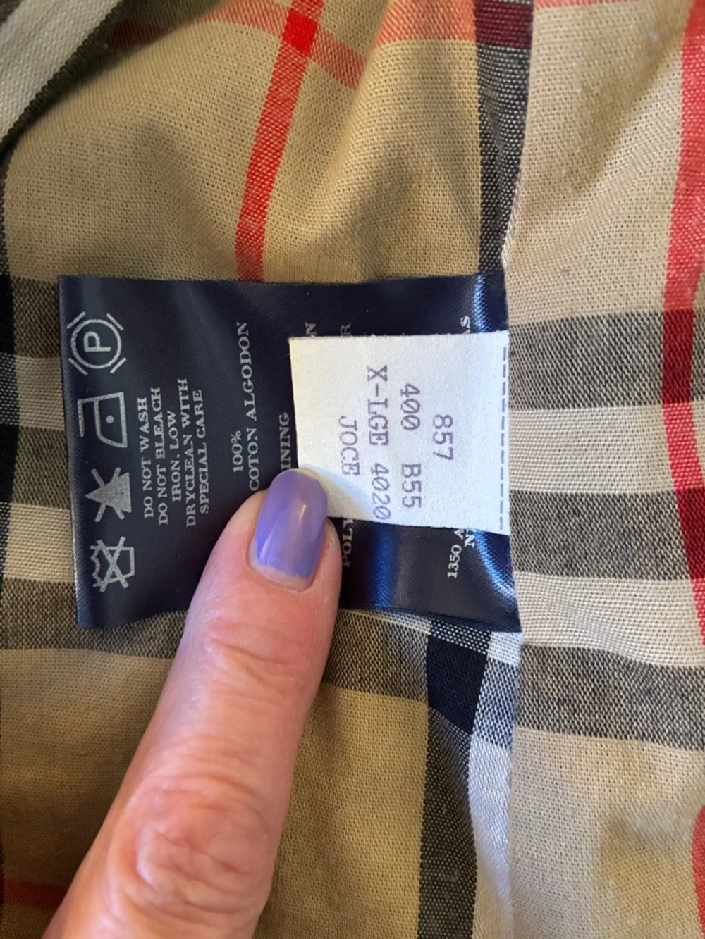 Burberry Black Trench Coat with Signature Beige Check Lining - Picture 2 of 5